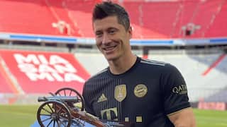 Robert Lewandowski Breaks Gerd Muller's Massive Bundesliga Goalscoring Record With 41st Goal