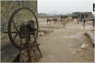 Uttar Pradesh News: एक ही गांव में 26 कोरोना मरीजों की मौत, हॉस्पिटल में बेड और ऑक्सीजन ना मिलने का लगा आरोप