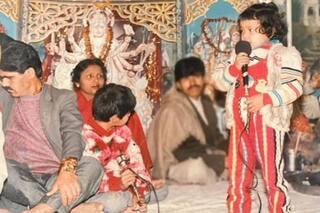 Neha Kakkar Sings in Keertan In This Never-Seen-Before Childhood Picture, It Has Tony Kakkar Too