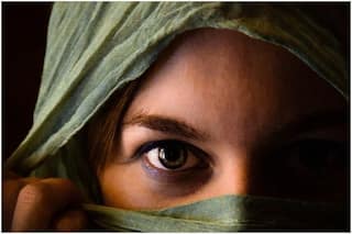 5 Easy Home Remedies to Get Rid of Dark Circles And Puffy Eyes