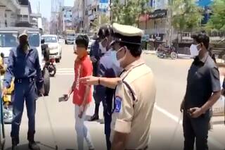 Zomato, Swiggy Delivery Boys Stopped by Hyderabad Police For 'Flouting' Lockdown Rules | WATCH