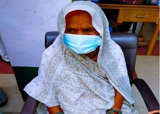 96 Saal Ki Aadhar: 96 साल की 'आधार', ले लिया कोविड का टीका, लेकिन गांव वाले भाग गए!