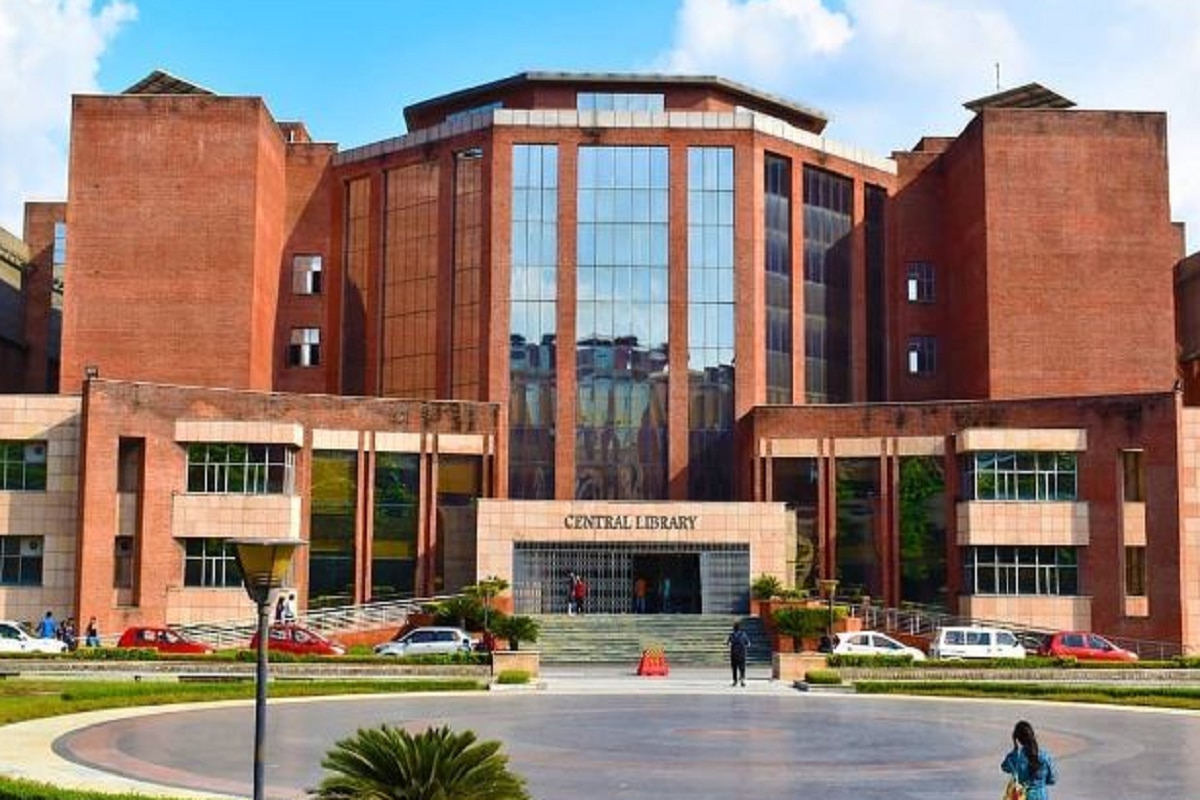 Amity To Fully Sponsor Education Of Its Students Who Lost Their Parents Due To Pandemic