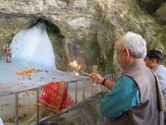Amarnath Cave Shivling Darshan 2021: इस बार ऐसा है अमरनाथ गुफा में पवित्र शिवलिंग का आकार, आप भी करें बाबा बर्फानी के दर्शन