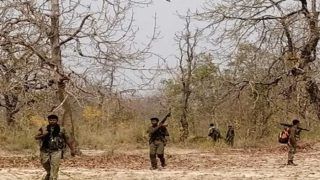 Chhattisgarh: बस्‍तर में एनकाउंटर में महिला नक्सली ढेर, AK-47 समेत कई हथियार बरामद