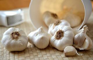 Garlic For Men At Night:रात में सोने से पहले पुरुष जरूर करें लहसुन का सेवन, पार्टनर की सभी शिकायतें हो जाएंगी दूर