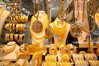 Gold Rate Today: सोने में फिर आई भारी गिरावट, 15 दिन में इतना सस्ता हुआ सोना, जानिए आज क्या है 10 ग्राम गोल्ड का रेट