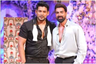 'Broken But Beautiful' Sidharth Shukla Graces The Sets of Dance Deewane 3 - Check Viral Pics