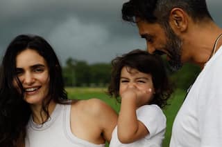 Arjun Rampal ने गर्लफ्रेंड और बेटे के साथ शेयर की फैमिली फोटोज, देखें बुडापेस्ट का नज़ारा 