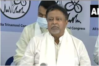 ममता की सरकार बनने के बाद TMC में गए मुकुल रॉय बोले- मैं तो बीजेपी के साथ हूं, तृणमूल के नेताओं से ऐसे ही मिला था