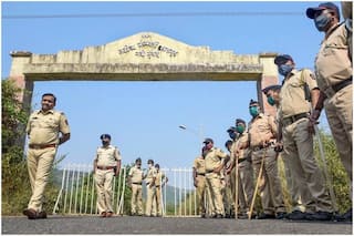 Covid Fallout: कोर्ट ने दी जमानत फिर भी खुद रिहा नहीं हुए दर्जनों कैदी, जो रिहा हुए वापस जेल में लौट आए; चौंकाने वाली है वजह