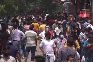 Delhi Unlock: Huge Crowd Seen at Sarojini Market Moments After Lockdown Curbs Eased | WATCH