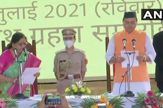 Uttarakhand News: उत्तराखंड के 11वें मुख्यमंत्री बने पुष्कर सिंह धामी, राज्यपाल बेबी रानी मौर्य ने दिलाई शपथ