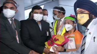 भारत पहुंचते ही ओलंपिक रजत पदक विजेता मीराबाई चानू का ‘भारत माता की जय’ के नारों के साथ हुआ स्वागत