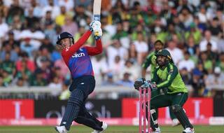 ENG vs PAK: वनडे के बाद T20 सीरीज भी हारा पाकिस्तान, आखिरी मैच में नहीं बरसे रन