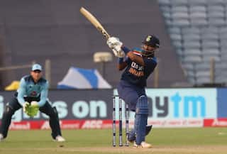 IND vs SL: श्रीलंका में Krunal Pandya कोरोना पॉजिटिव, दूसरा टी20 मैच स्थगित