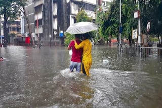 Mumbai Rains LIVE Update: मुंबई में आज भारी बारिश-हाई टाइड का अलर्ट जारी, वसई में लैंडस्लाइड, एक की मौत