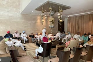 Show of Strength: 62 MLAs Meet Navjot Sidhu in Amritsar; Why Should he Apologise, Asks Lawmaker