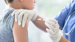 Omicron in India: ऑस्ट्रेलिया में बच्चों को Pfizer की वैक्सीन लगेगी, भारत में भी Covaxin को आज मिलेगी मंजूरी?