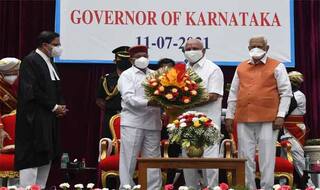 Yediyurappa's resignation News Update: गवर्नर ने येदियुरप्‍पा का इस्‍तीफा स्‍वीकारा, केयरटेकर सीएम बने रहने के लिए कहा