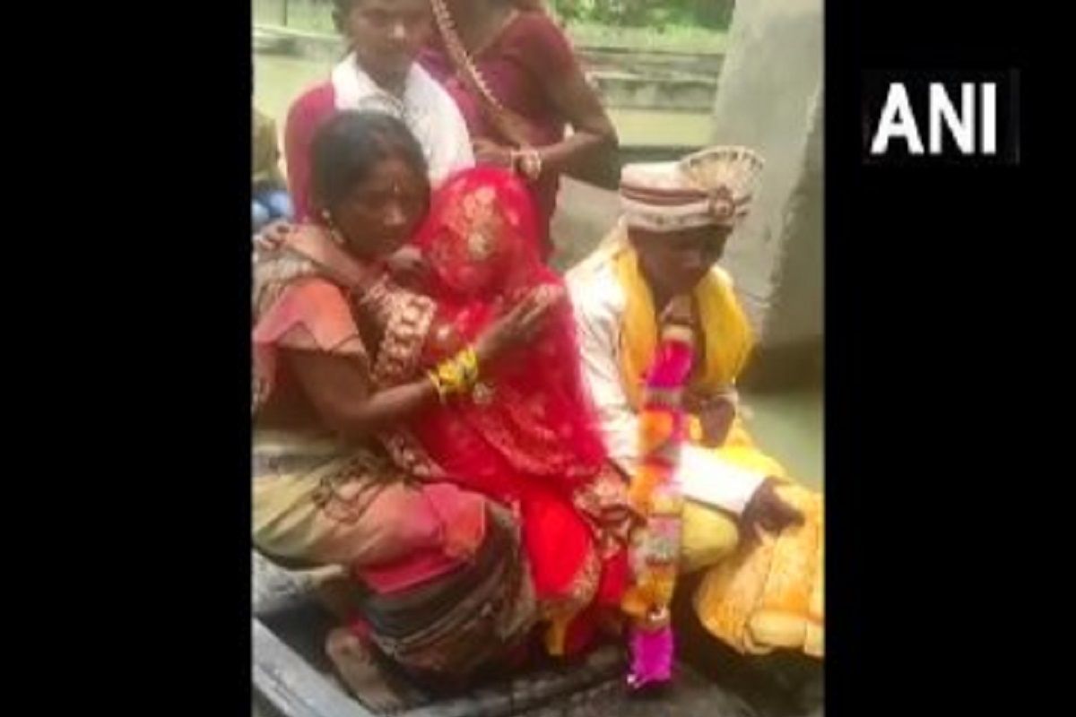 Kriti Sanon Xnxx Jabardasti - bride-groom-boat-baarat.jpg