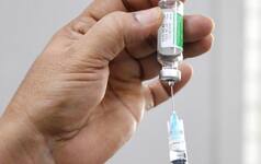 Covid Vaccine Update: DCGI ने 'कोवोवैक्स' टीके के तीसरे चरण के क्लिनिकल ट्रायल को इजाजत दी