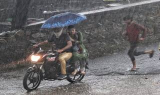 Weather Updates: IMD ने इन राज्यों में अगले दो-चार दिनों में भारी बारिश की जताई संभावना, जानें आपके यहां कैसा रहेगा मौसम का मिजाज