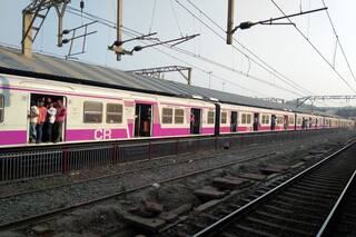 Train Status/IRCTC Update: यहां बाढ़ की स्थिति में सुधार, दरभंगा-समस्तीपुर रेलखंड पर ट्रेनों का परिचालन शुरू