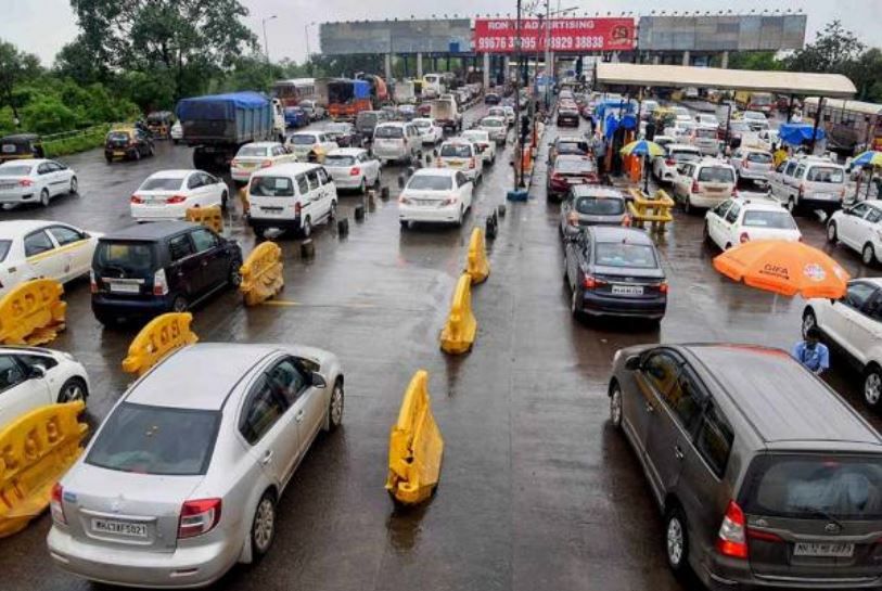 Mumbai 7 Cars Crash Into Each Other, Cause Huge Traffic Jam on Sion