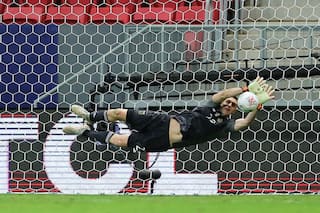 How Emiliano Martinez Resorted To Dirty Mind Games During Penalties Against Columbia | Watch