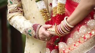 Bride & Groom Flee Wedding Midway as Cops Raid Venue Over Violation of Covid Norms