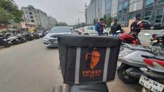 Hyderabad: Swiggy Delivery Boy Jumps From Third Floor of Building To Save Himself From Dog, Dies. Tragic Video Emerges