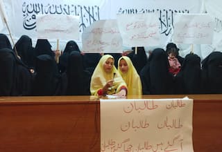 Pakistan Students Sing    Salam Taliban    to Celebrate Afghanistan Takeover, Hoist Flag at Women's Madrasa | Watch