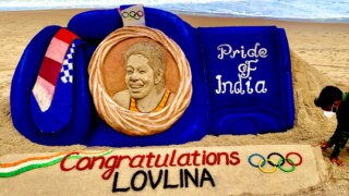 Sand Artist Sudarsan Pattnaik Makes Giant Boxing Gloves to Wish Lovlina Borgohain on Olympic Bronze