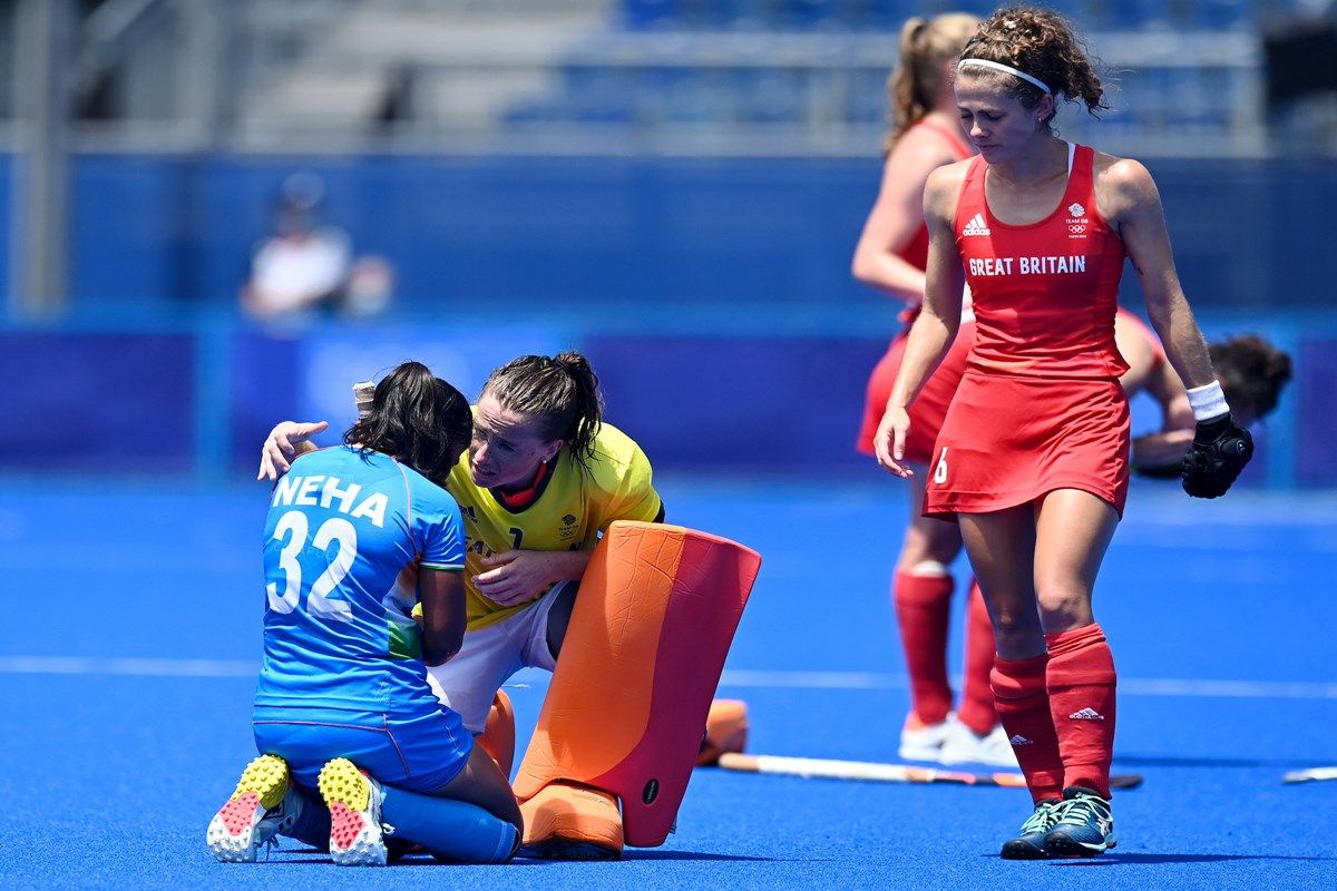 Indian women's hockey team finishes 4th at Olympics after losing to Great  Britain; See match pics!