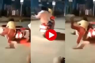 Viral Video: पैदल चल रहे शख्स को स्कूटी सवार ने जड़ दिया थप्पड़, भगवान ने भी वहीं कर दिया इंसाफ | वायरल हुआ मजेदार वीडियो