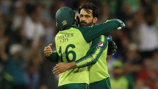 Mohammad Hafeez ने 4 ओवरों में दिए महज 6 रन, PAK ने बनाई लीड