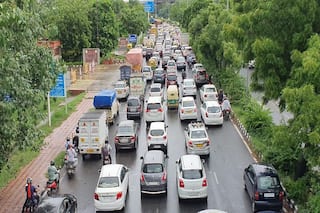 आर्थिक सुधार से चालू वित्तीय वर्ष में सड़क परिवहन में 12 से 14 फीसदी सुधार का अनुमान