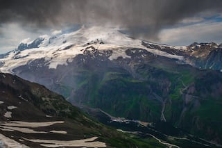 Indian Mountaineers Scale Mount Elbrus to Celebrate 75th Independence Day