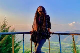 Taarak Mehta Ka Ooltah Chashmah Fame Nidhi Bhanushali Soaks up The Sun With Breathtaking Mountain View - See Pic
