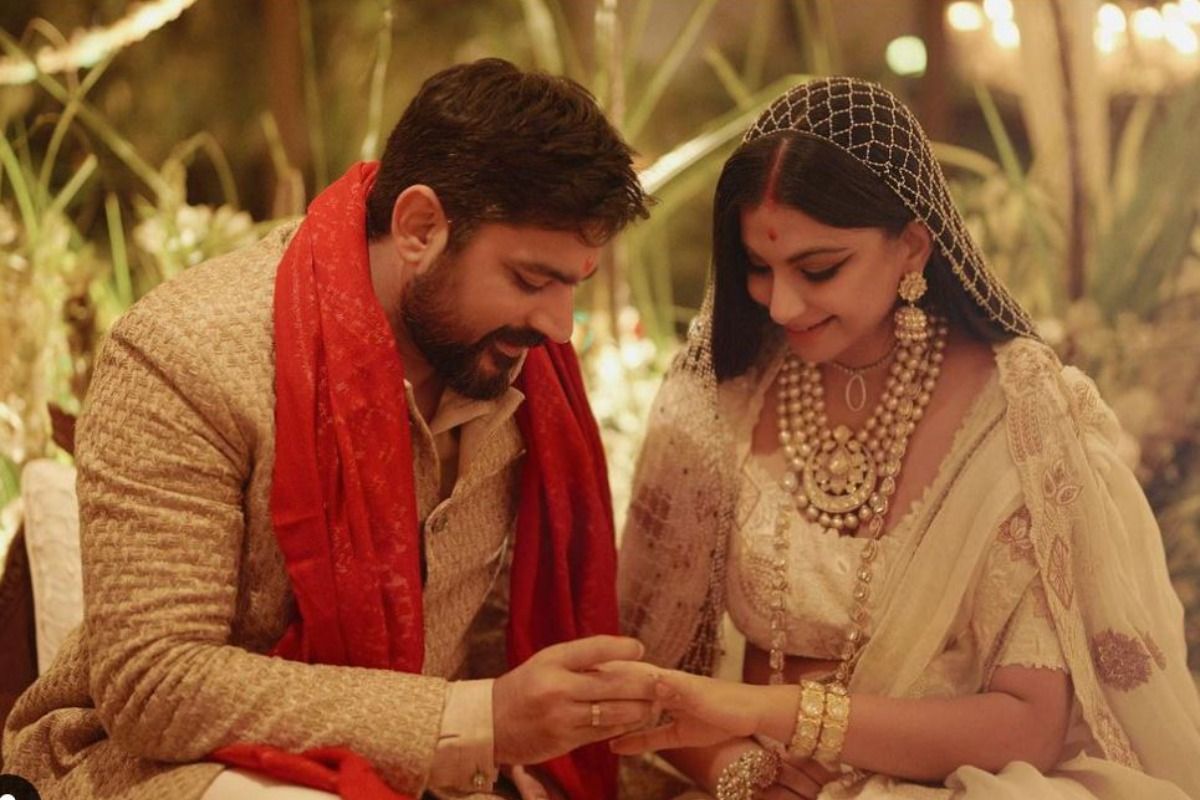 Sonam Kapoor Wedding Pics - Engagement and Wedding Pictures | Sonam kapoor  wedding, Indian bridal, Indian fashion