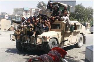 Afghanistan Crisis Live Update: अशरफ गनी से सत्ता लेने के लिए राष्ट्रपति आवास जा रहे हैं तालिबान के वार्ताकार