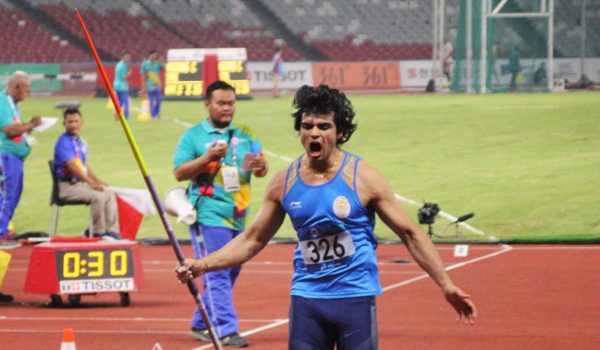 Watch Video Neeraj Chopra Storms Into Javelin Throw Final With 86.65 Metres Throw at Tokyo