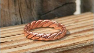 Copper Ring Importance: तांबे की अंगूठी पहनने से मिलते हैं ये सभी फायदे, बड़े-बड़े दोषों से मिलता है छुटकारा