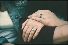 गैर मर्द के साथ होटल में पहुंच गई महिला, रिसेप्शनिस्ट ने फोन कर पति को बुला लिया | पत्नी को देखा तो...