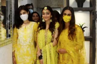 Rhea Chakraborty Attends Rumi Jaffery's Daughter's Mehendi Ceremony With Krystle D'Souza -PICS