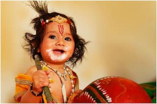Janmashtami 2021: What to Donate as Per Your Zodiac Sign to Bring Prosperity in Your Life