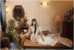Rhea Kapoor is Vintage Bride in a White Anamika Khanna Chanderi Saree With Unique Pearl Veil