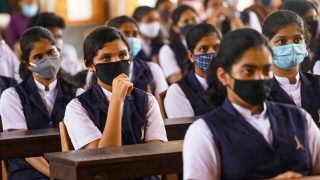 Maharashtra Schools Reopen: महाराष्ट्र के शहरों में आज से खुल गए 8वीं से 12वीं के स्कूल, गांवो में लगेगी 5वीं तक की क्लास, जानिए