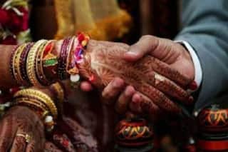 UP COVID 19 Guidelines: यूपी की शादियों व समाराहों में शामिल हो सकेंगे अधिक लोग, राज्य सरकार ने कोरोना नियमों में दी राहत